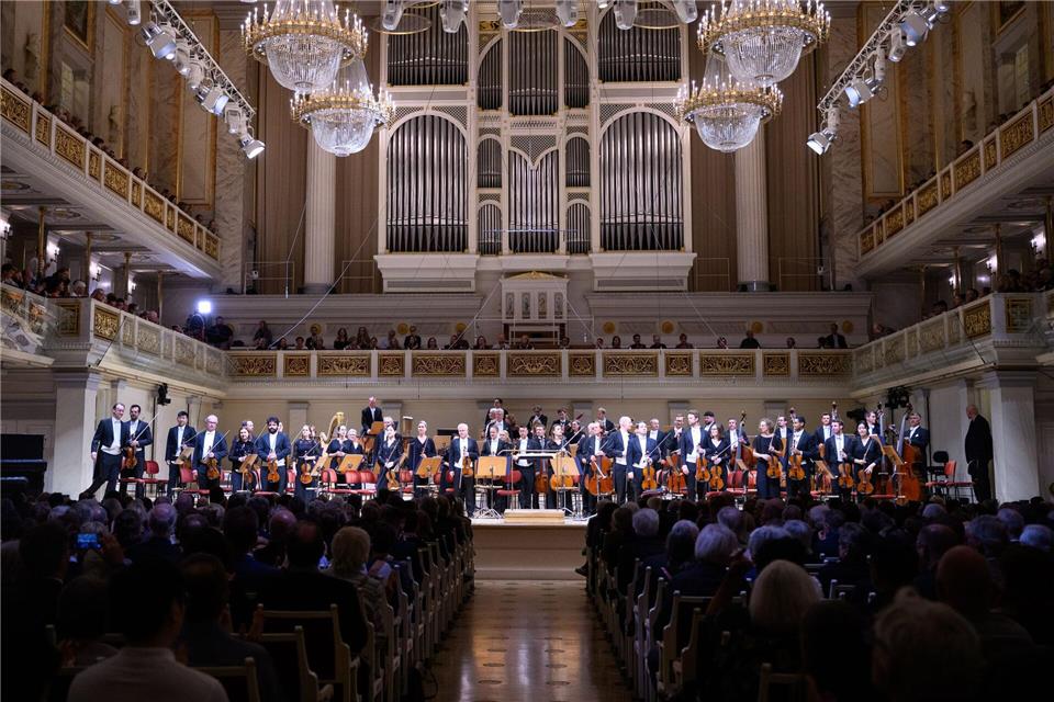 Die Farbe von Sesseln und Wänden können einen Unterschied machen. (Symbolbild).Bernd von Jutrczenka/dpa