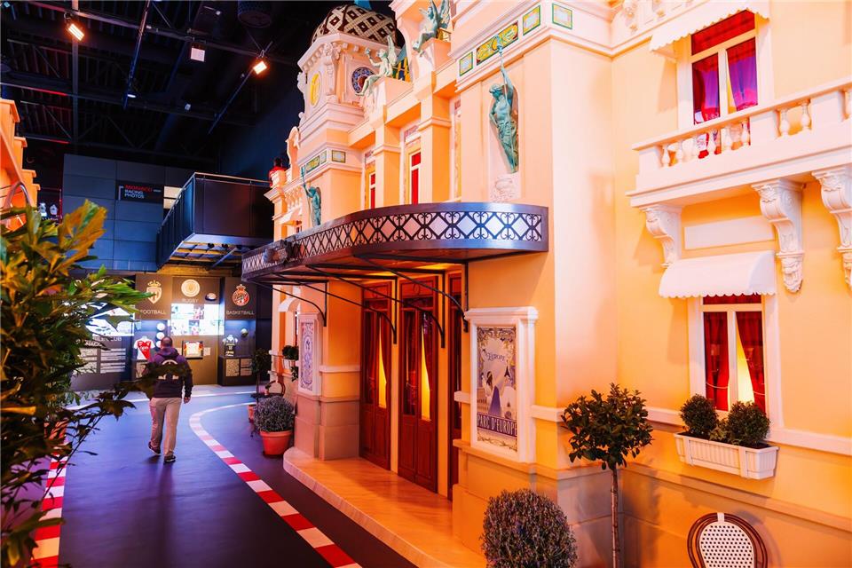 Die Fassade der Spielbank von Monte-Carlo wird im neuen Themenbereich abgebildet.Philipp von Ditfurth/dpa