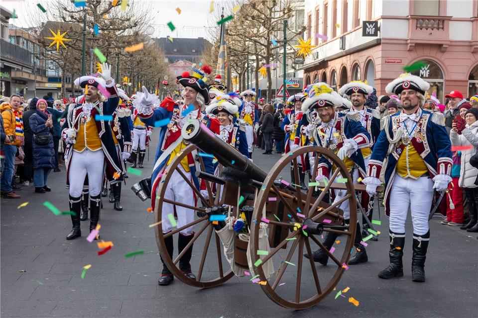 Die Fastnachtskampagne beginnt in Mainz traditionell mit einem Neujahrsumzug. (Archivbild)Helmut Fricke/dpa