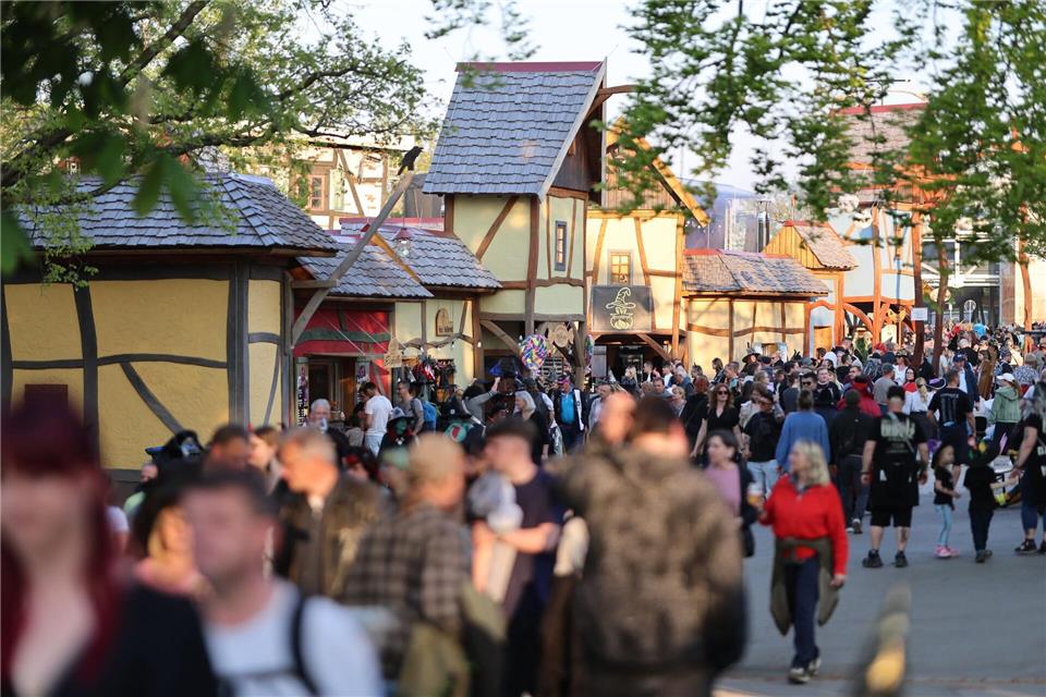 Die Feierlichkeiten locken jedes Jahr Tausende Menschen in den Harz. (Archivbild)Matthias Bein/dpa