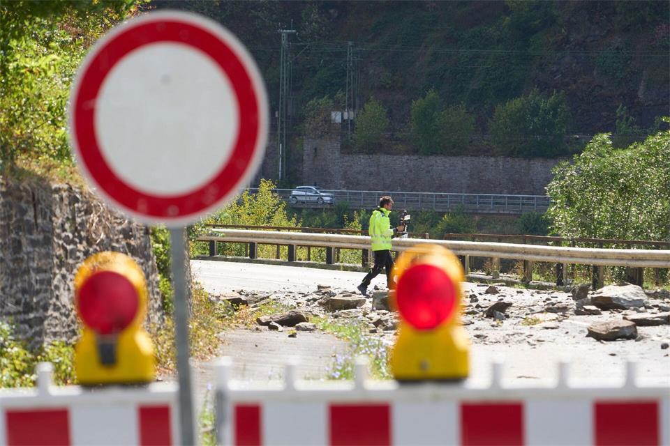 Die Felsstücke lösten sich gegen 8.00 Uhr. Thomas Frey/dpa