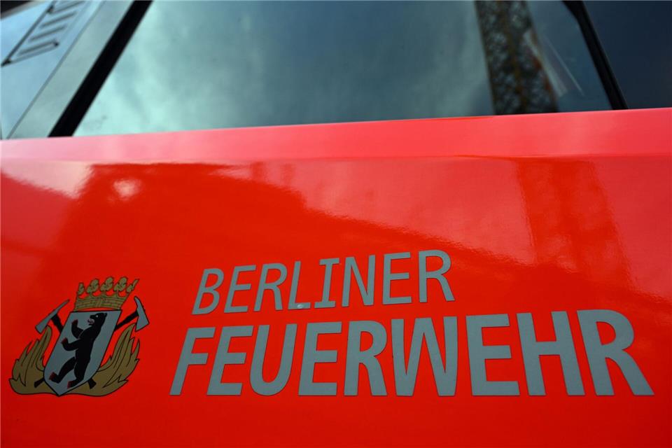 Die Feuerwehr Berlin hat ein Kind aus einem Betonschacht befreit. (Symbolbild) Soeren Stache/dpa