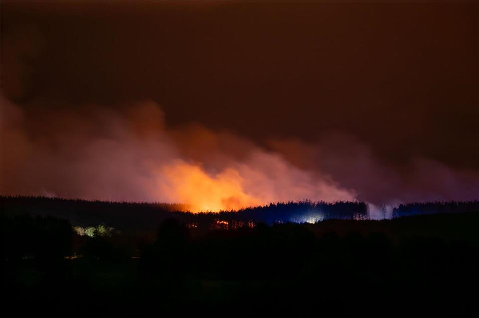 Die Feuerwehr fährt ihren Einsatz in Monschau zurück. Max Lametz/dpa