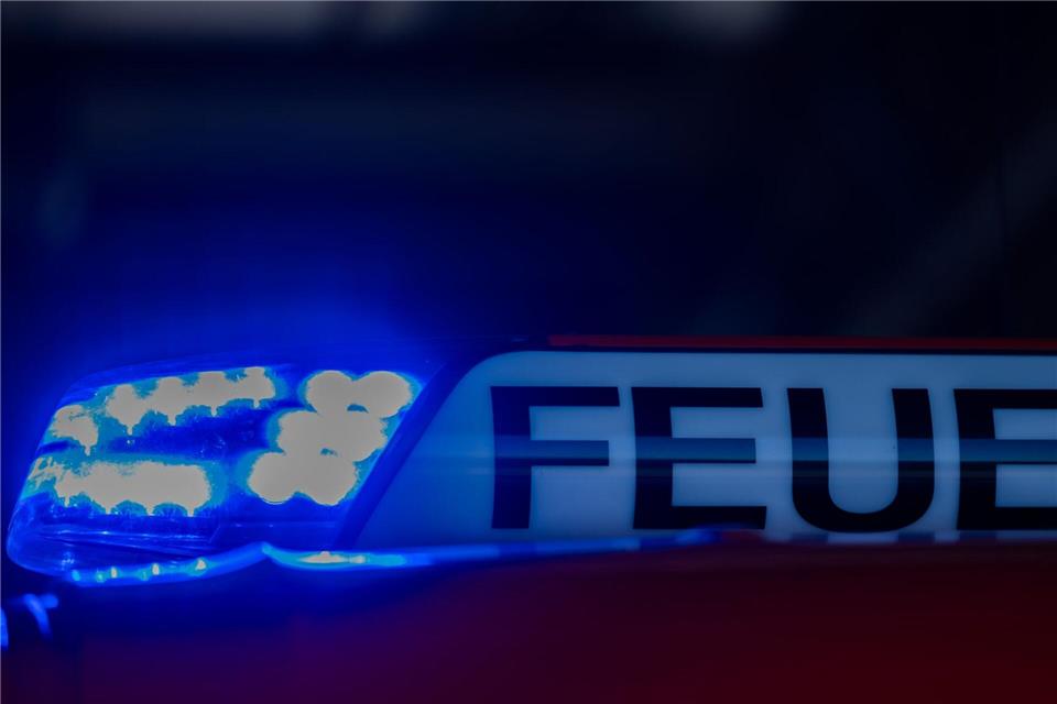 Zwei Verletzte und 450.000 Euro Schaden nach Brand Die Feuerwehr hat den Brand löschen können. (Symbolbild)Rolf Vennenbernd/dpa