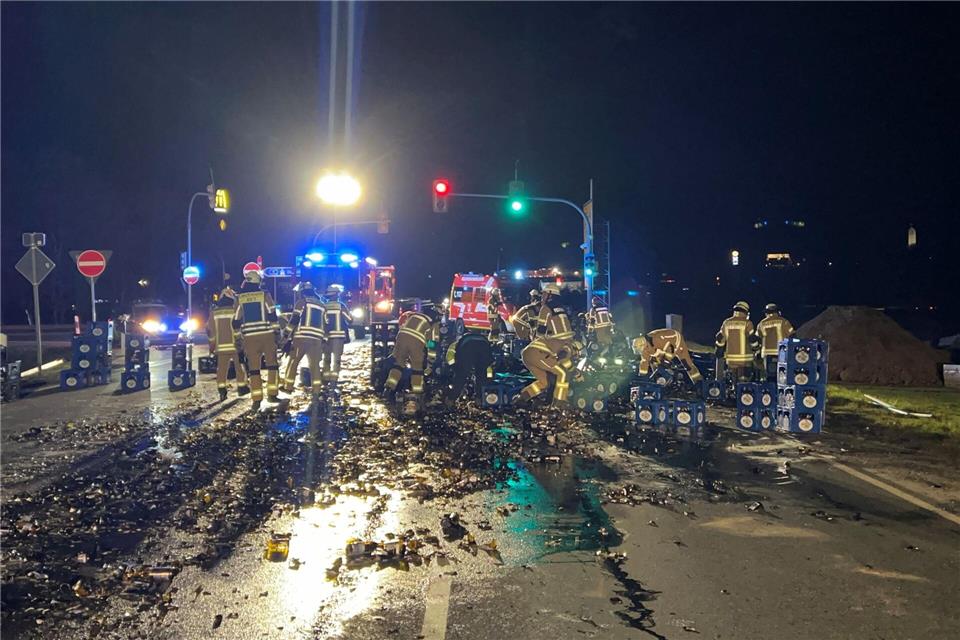 Die Feuerwehr hatte viel zu tun.Polizei/Polizeiinspektion Stadtsteinach/dpa