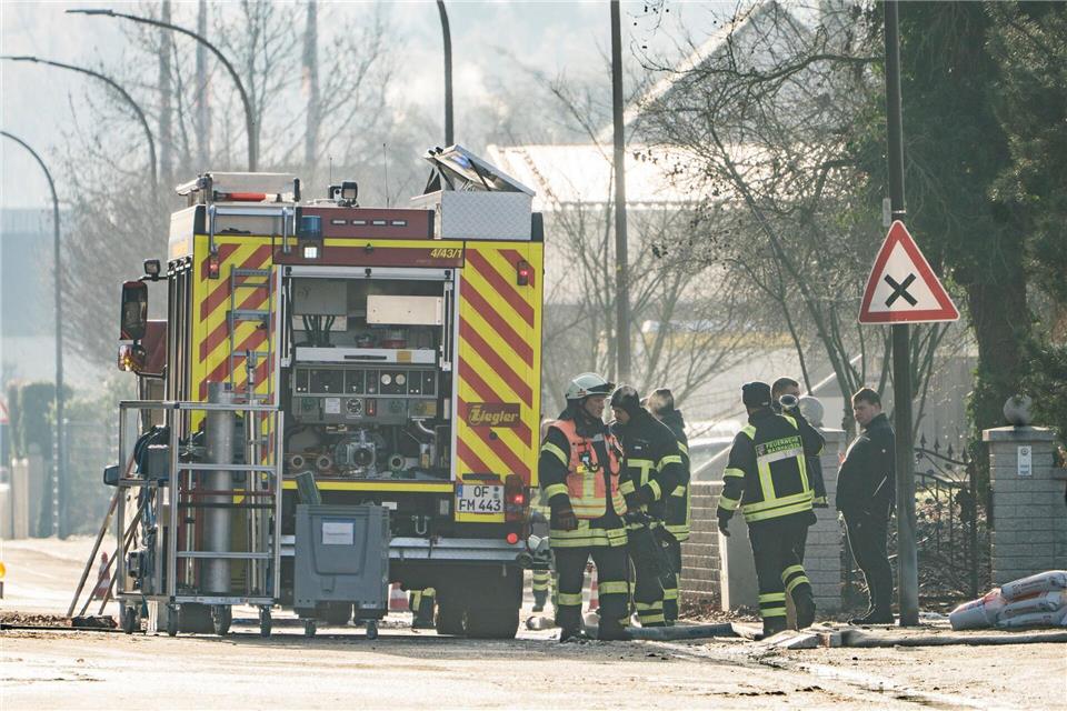 Die Feuerwehr ist im Einsatz.Andreas Arnold/dpa