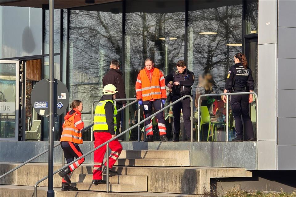 Die Feuerwehr ist zu einem Chlorgasaustritt in einem Schwimmbad in Stutensee ausgerückt.Thomas Riedel/dpa