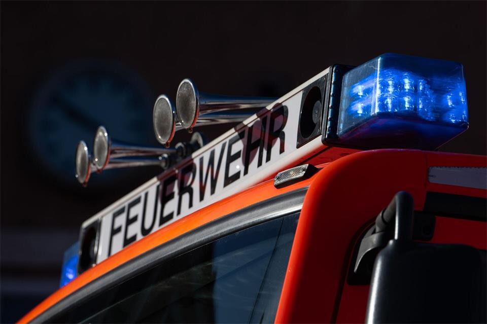 Die Feuerwehr konnte den Angaben nach eine Ausdehnung der Flammen verhindern. (Symbolbild)Marijan Murat/dpa