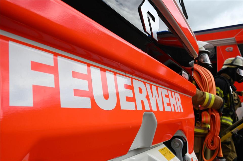 Die Feuerwehr konnte den Brand schnell löschen. (Symbolbild)Bernd Weißbrod/dpa