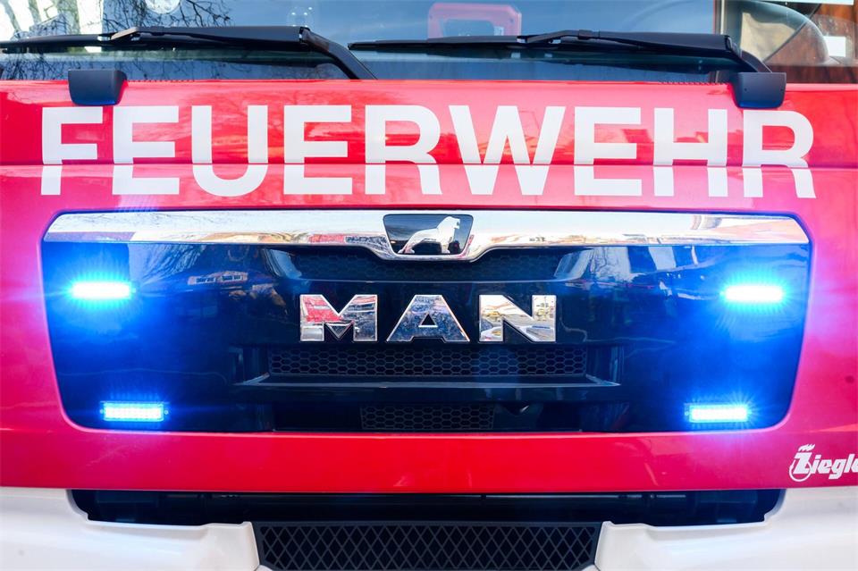 Die Feuerwehr löschte den Brand. (Symbolbild)Julian Stratenschulte/dpa