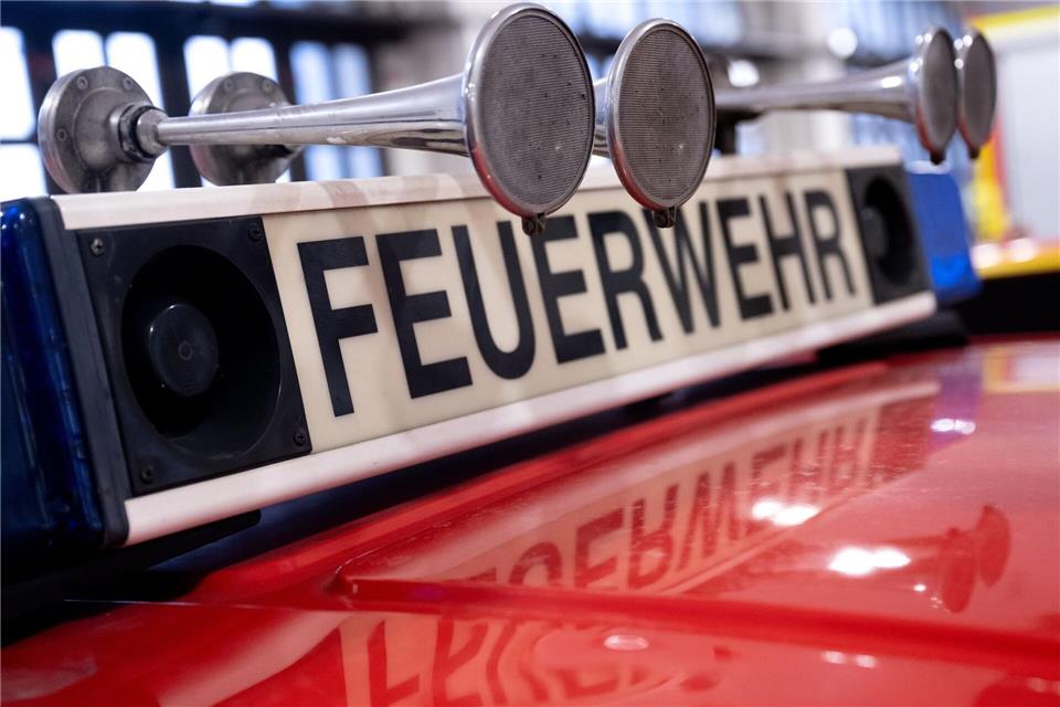 Die Feuerwehr lüftete nach dem Brand die Wohnung. (Symbolbild)Sven Hoppe/dpa