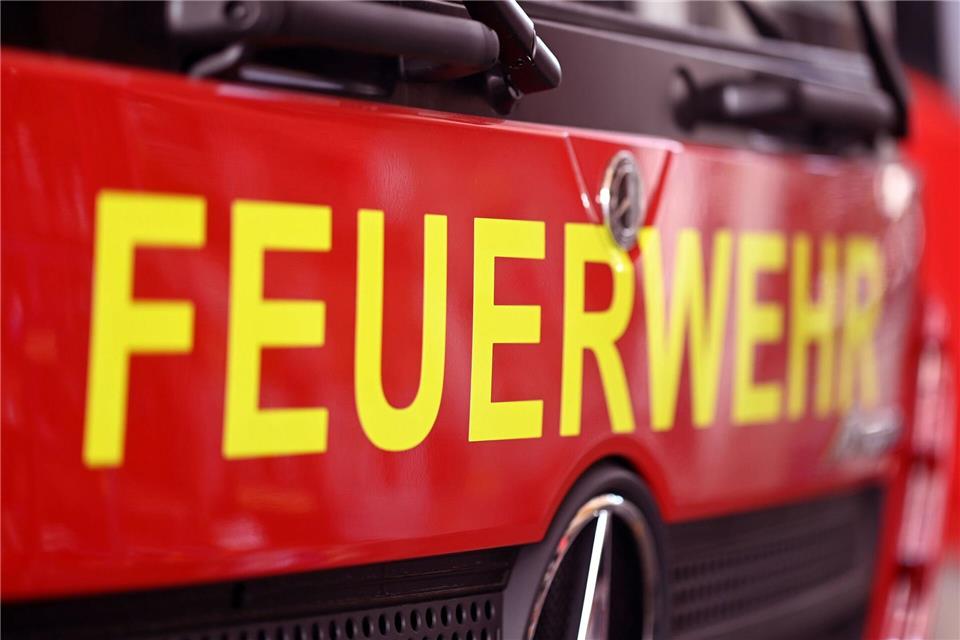 Die Feuerwehr musste 100 Kubikmeter Wasser abpumpen. (Symbolbild)Uli Deck/dpa