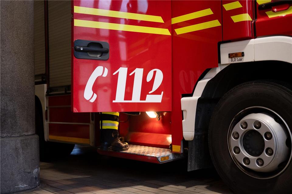 Die Feuerwehr öffnete die Wohnung des 46-Jährigen, nachdem sich dessen Bekannter bei der Polizei gemeldet hatte. (Symbolbild)Niklas Treppner/dpa
