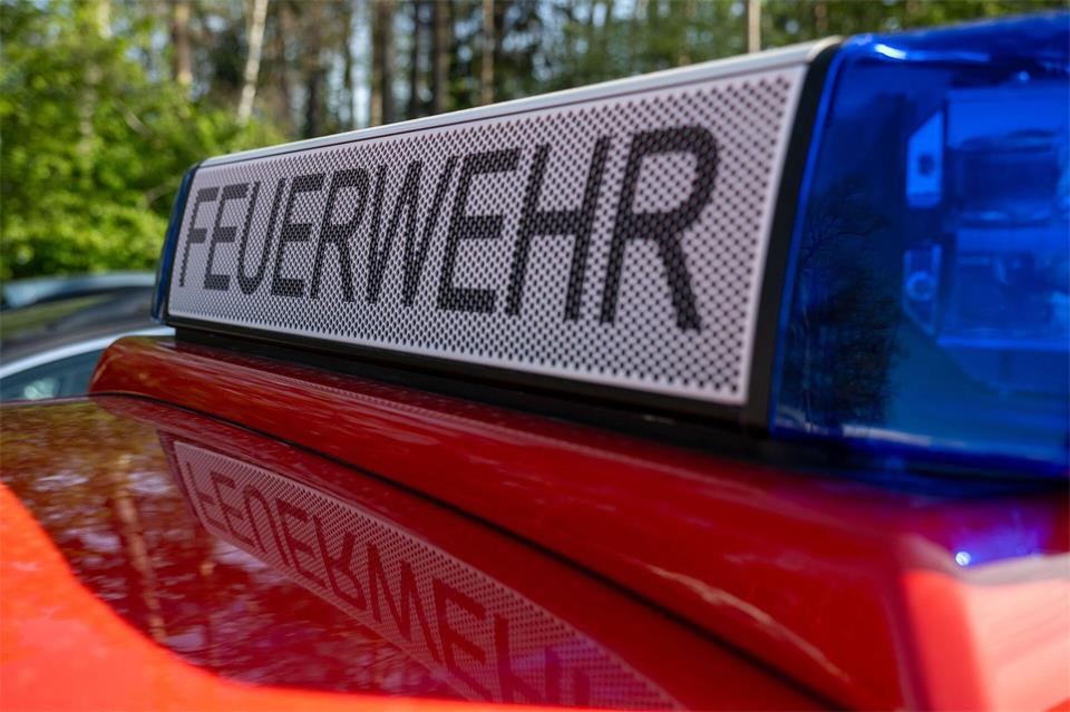 Die Feuerwehr rückt an. (Symbolbild)Pia Bayer/dpa