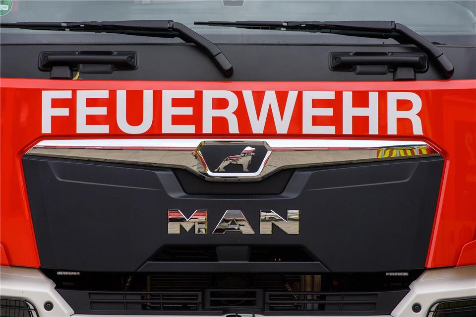 Die Feuerwehr rückte gegen 2.50 Uhr in der Nacht aus. (Symbolbild)Klaus-Dietmar Gabbert/dpa