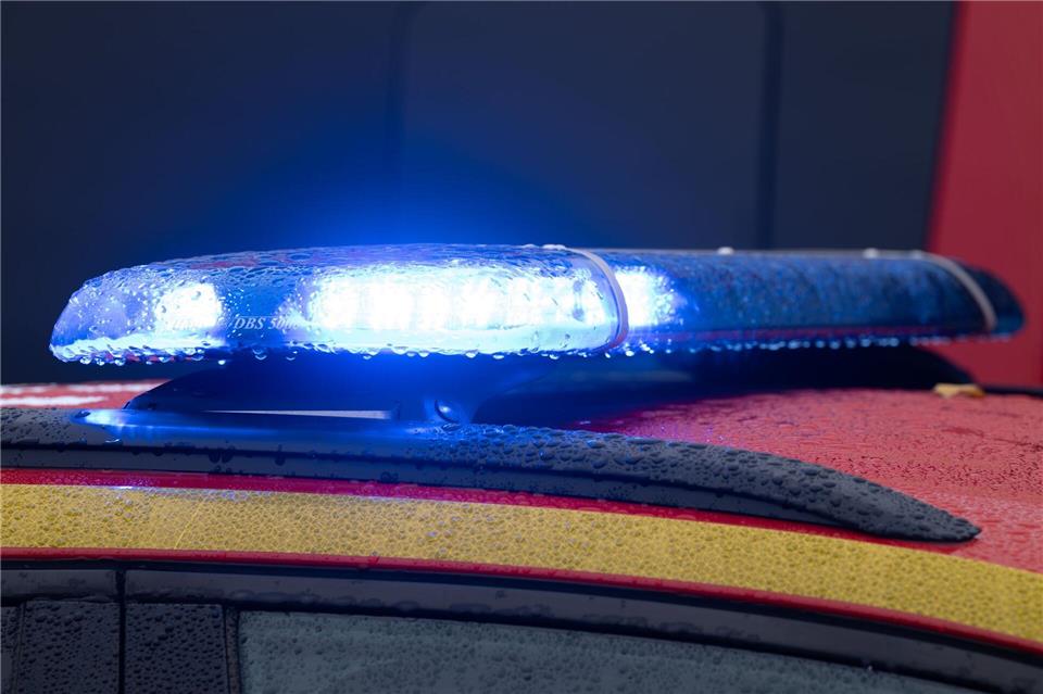 Die Feuerwehr rückte wegen der Reizstoff-Attacken zu Großeinsätzen aus. (Symbolbild)Sebastian Kahnert/dpa