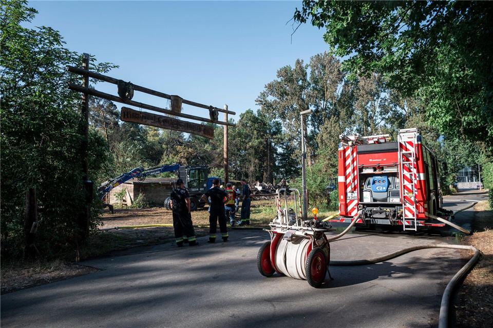 Die Feuerwehr überwacht das Gebiet weiter.dvo/dpa