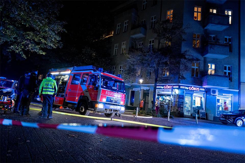 Die Feuerwehr war am Abend in Berlin-Wedding im Einsatz. Fabian Sommer/dpa