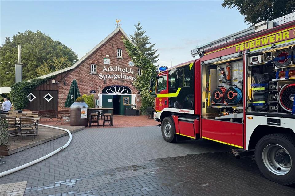 Die Feuerwehr war am Mittwochabend bei Adelheids Spargelhaus im Einsatz.
