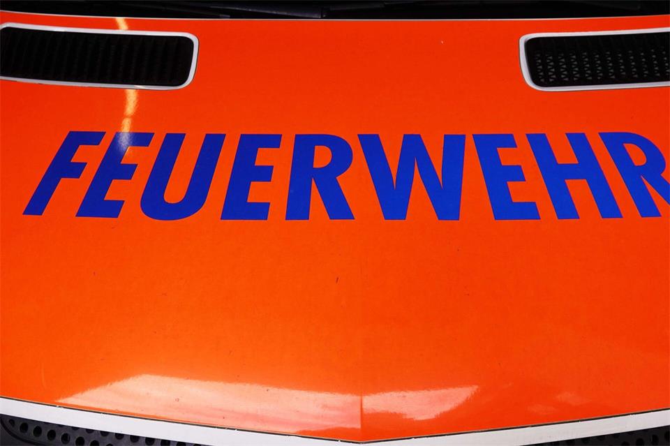 Die Feuerwehr war bei dem Brand in Sinzig im Einsatz. (Symbolbild)Julian Weber/dpa