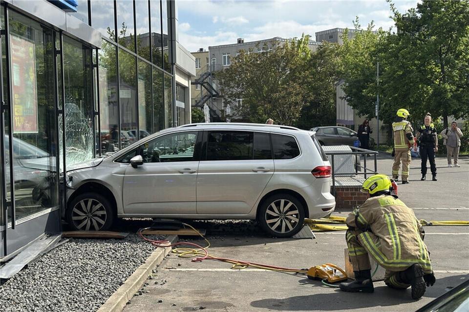 Die Feuerwehr war bei einem Unfall in Berlin-Reinickendorf im Einsatz.-/Berliner Feuerwehr/dpa