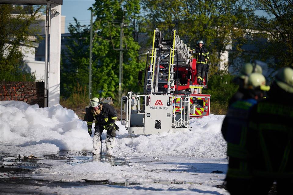 Die Feuerwehr war über Stunden im Einsatz.Bernd Thissen/dpa