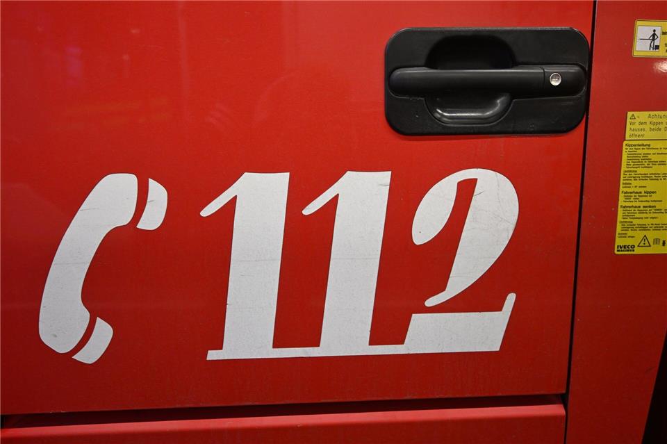 Die Feuerwehr wurde zu einem brennenden Lastwagen auf die A66 gerufen. (Symbolbild)Felix Hörhager/dpa