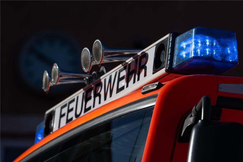 Die Feuerwehren aus der Umgebung rückten aus. (Symbolbild)Marijan Murat/dpa