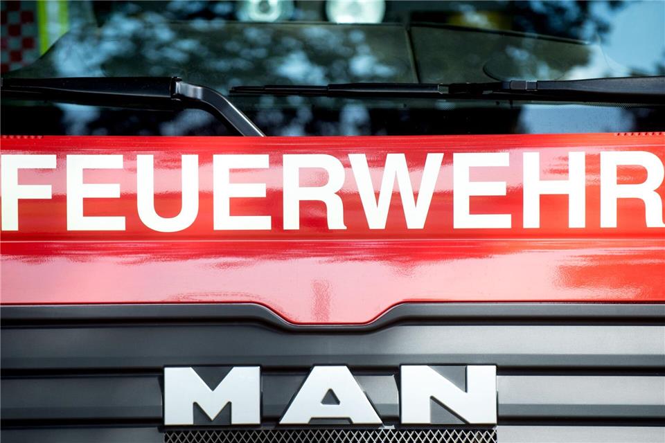 Die Feuerwehrleute konnten das Mädchen mit einem Seitenschneider befreien. (Symbolbild)Hauke-Christian Dittrich/dpa