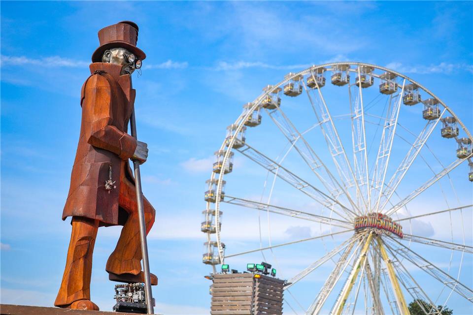 Die Figur des imaginären Gründervaters der Stadt Parookaville, Bill Parooka. (Archivbild)Christoph Reichwein/dpa