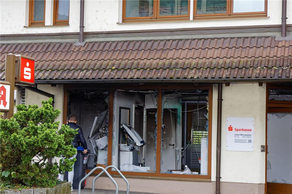 Die Filiale in Glottertal wurde durch die Sprengung stark beschädigt. (Archivbild)Bernhard Würzburger/dpa