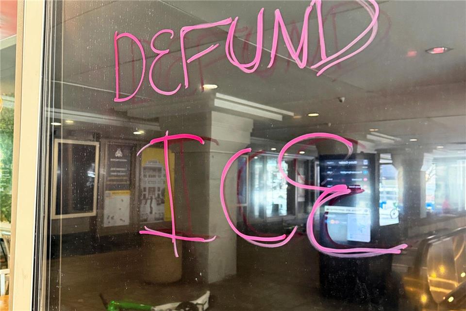 Die Finanzierung des Heimatschutzministeriums, dem auch die Einwanderungsbehörde ICE untersteht, ist besonders umstritten. (Archivbild)Anna Ringle/dpa