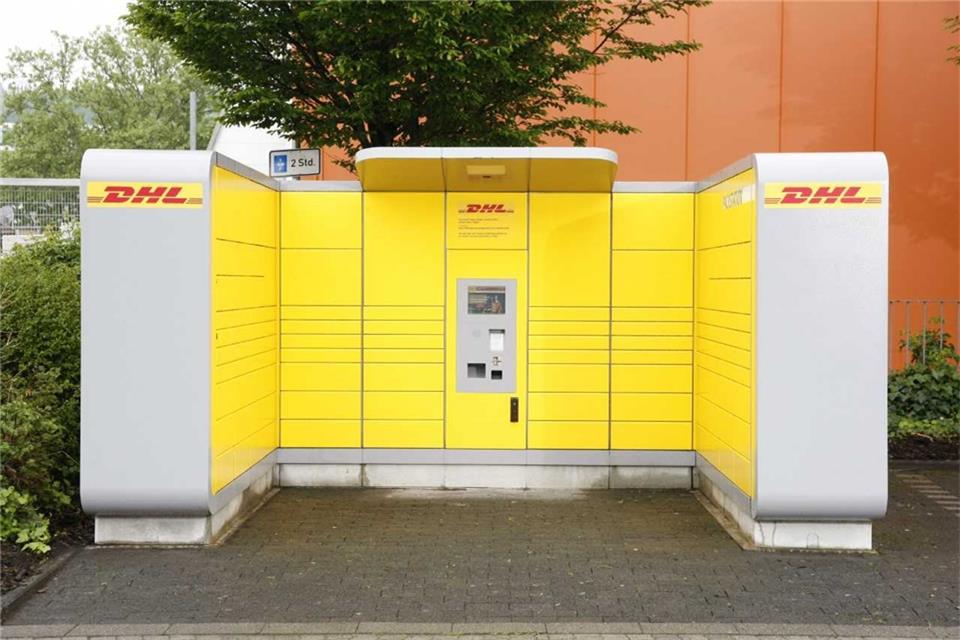 Die Firma DHL hat eine neue Packstation in Raesfeld in Betrieb genommen. Die Aufnahme zeigt eine vergleichbare Anlage.