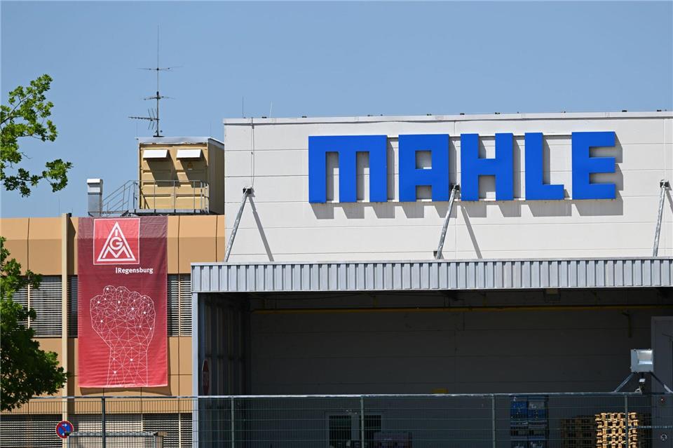 Die Firma Mahle beschäftigt an dem Standort rund 400 Menschen.Sven Hoppe/dpa