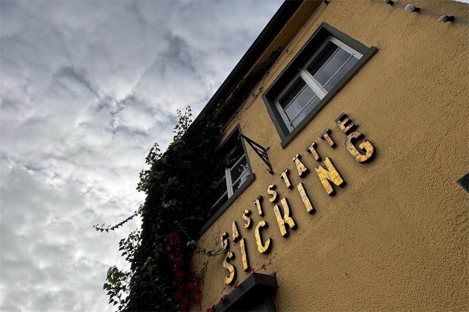 Die Firma, die das Gasthaus Sicking betreibt, ist insolvent. Der Betrieb wird derzeit fortgeführt. 
