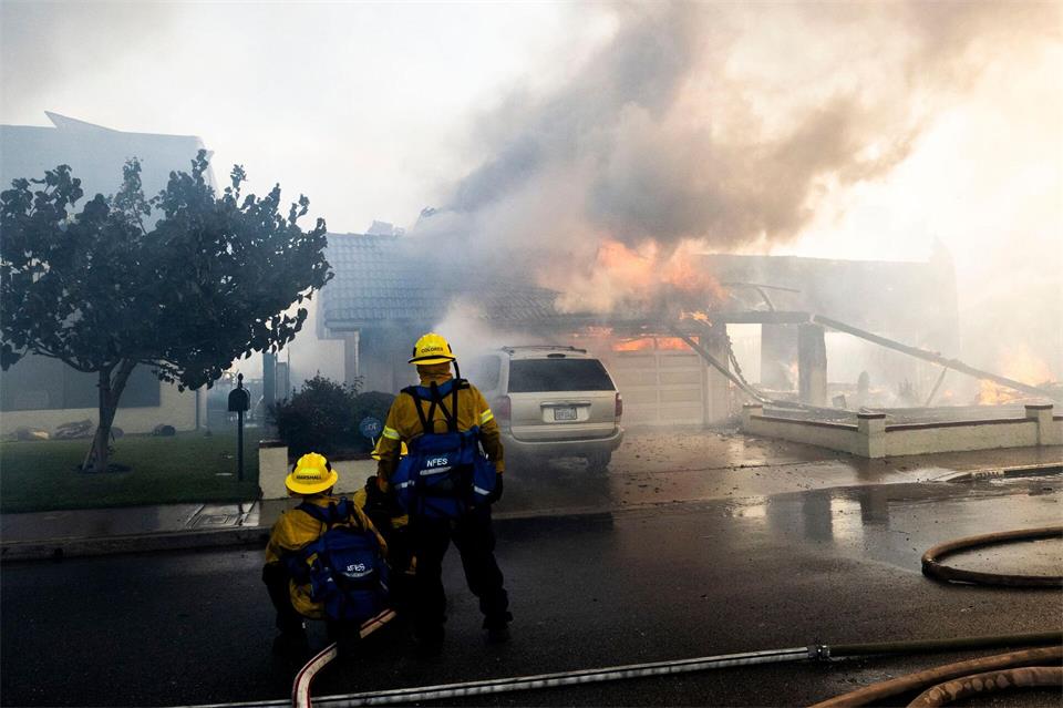Die Flammen haben mehrere Häuser zerstört oder beschädigt. Paul Bersebach/The Orange County Register/AP/dpa