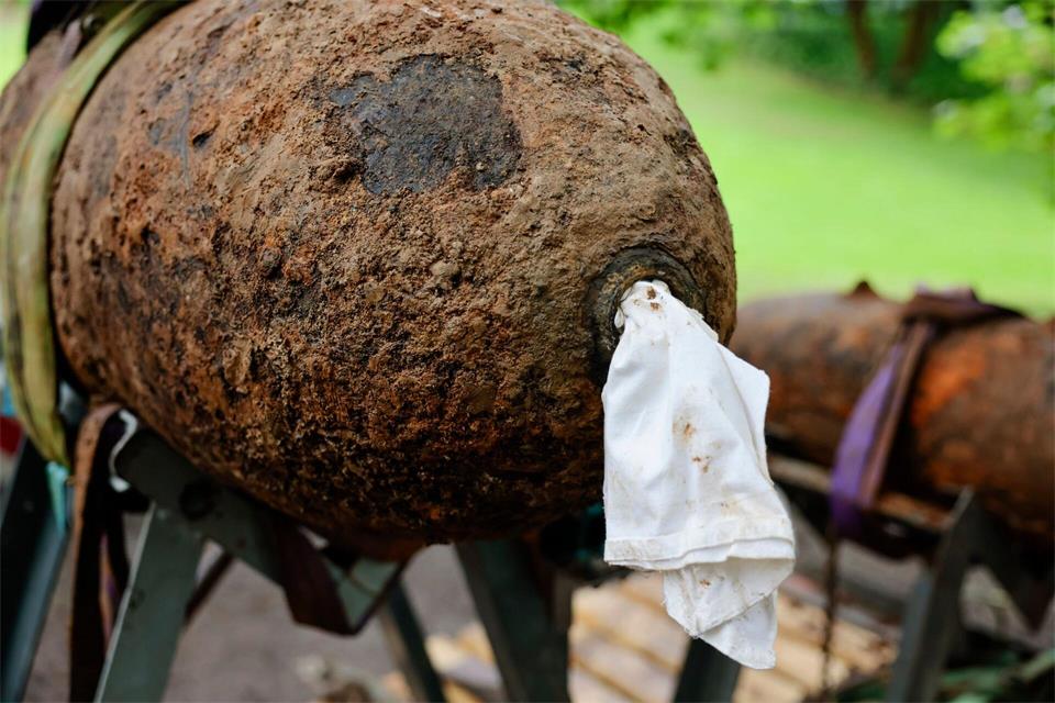 Die Fliegerbombe liegt im Kieler Stadtteil Dietrichsdorf in rund vier Metern Tiefe. (Symbolbild)Frank Molter/dpa