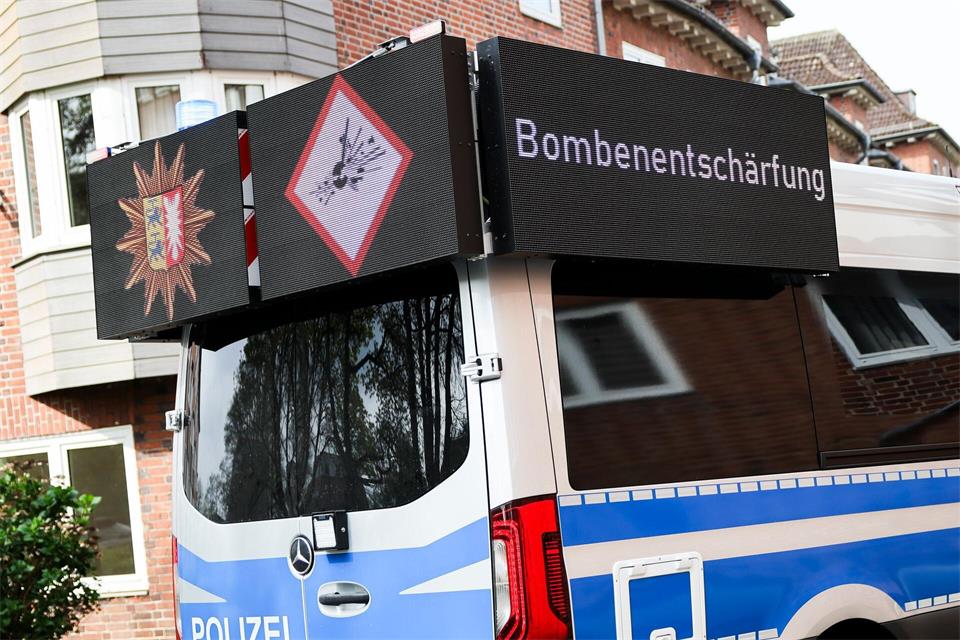 Die Fliegerbombe liegt im Kieler Stadtteil Dietrichsdorf in rund vier Metern Tiefe. (Symbolbild)Christian Charisius/dpa