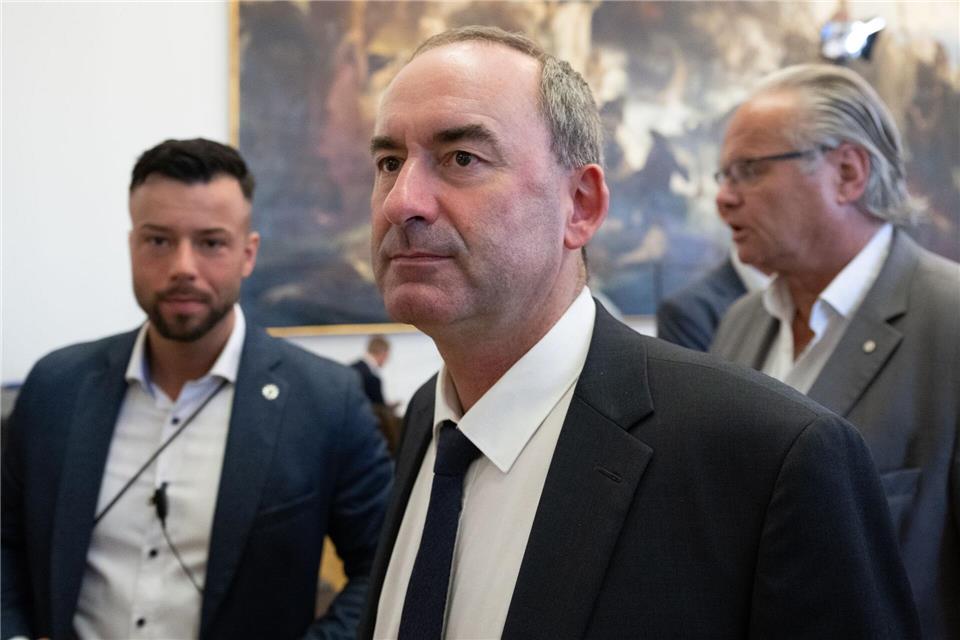 Die Flugblattaffäre brachte Freie-Wähler-Chef Aiwanger 2023 massiv unter Druck. Am Ende konnte seine Partei bei der Landtagswahl von der kontroversen Debatte gar profitieren. (Archivbild)Sven Hoppe/dpa-Pool/dpa
