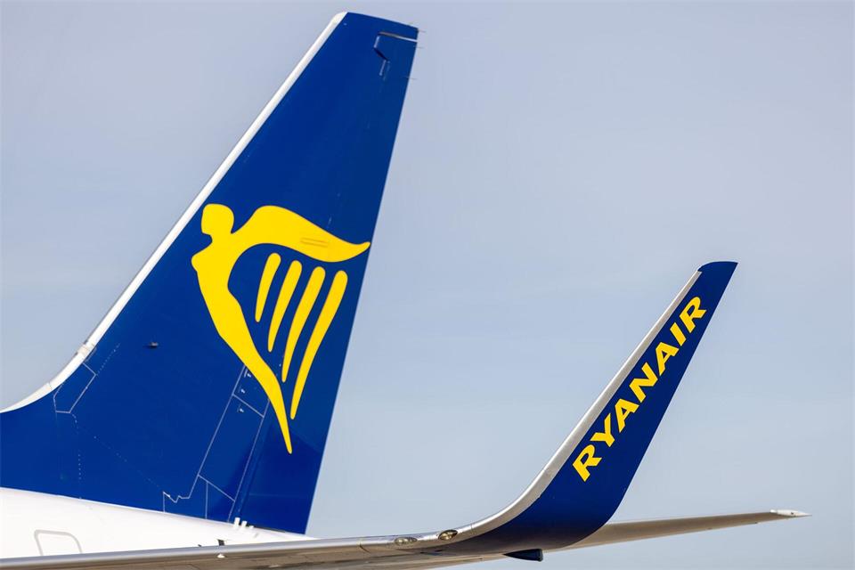 Die Flughäfen Leipzig/Halle und Dresden bleiben im Sommer 2027 ohne Ryanair-Flüge. (Symbolbild) Daniel Karmann/dpa