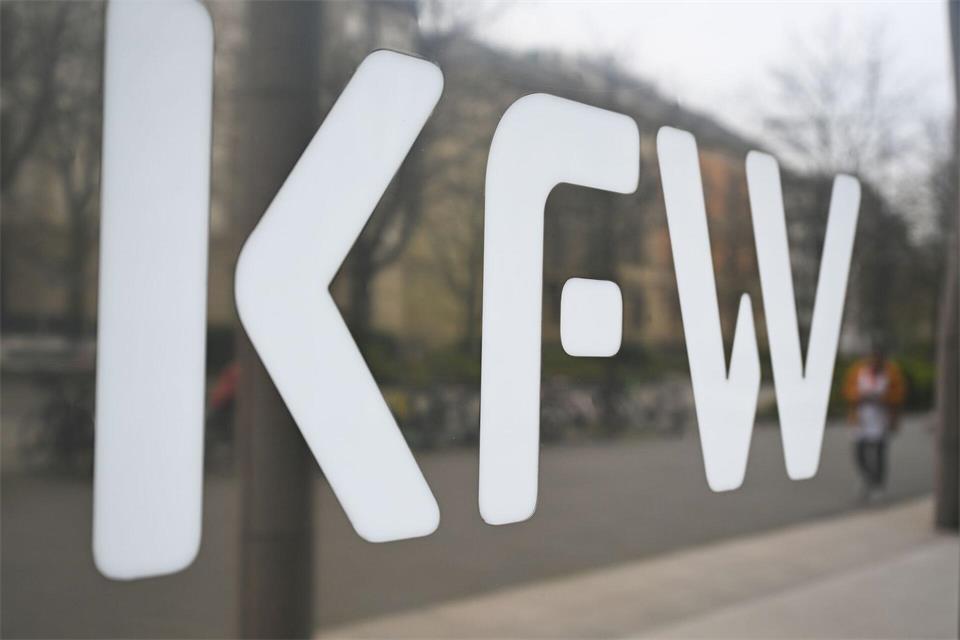 Die Förderbank KfW trägt regelmäßig Daten zur Energiewende in Deutschland zusammen. (Archivbild)Arne Dedert/dpa