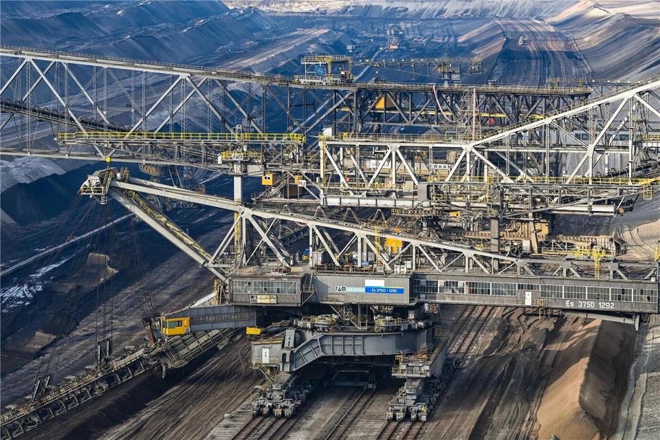 Die Förderbrücke F60 arbeitete Jahrzehnte im Tagebau Jänschwalde in der Lausitz - sie ist eine der größten mobilen Technikanlagen der Welt. (Archivbild) Patrick Pleul/dpa-Zentralbild/ZB