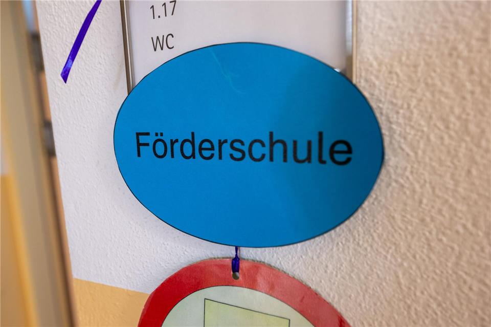 Die Förderschulen im Saarland sollen besser aufgestellt werden. (Symbolbild)Peter Kneffel/dpa