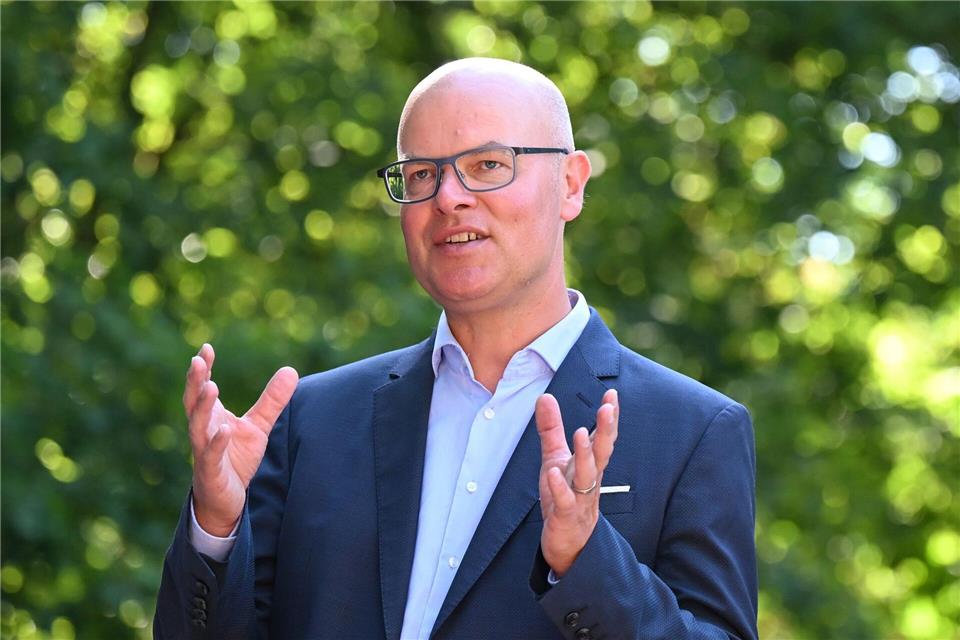 Die Folgen des Klimawandels für die Menschen sind für Umweltminister Goldschmidt ein Thema mit hoher Dringlichkeit.Lilli Förter/dpa