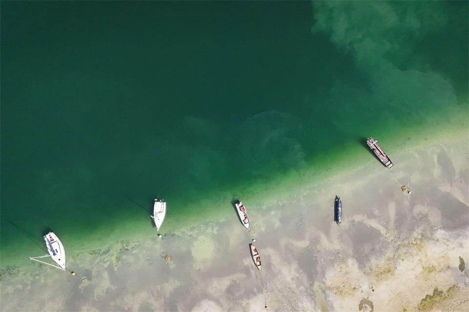 Die Folgen des Niedrigwassers sind deutlich sichtbar.Marius Bulling/onw-images/dpa