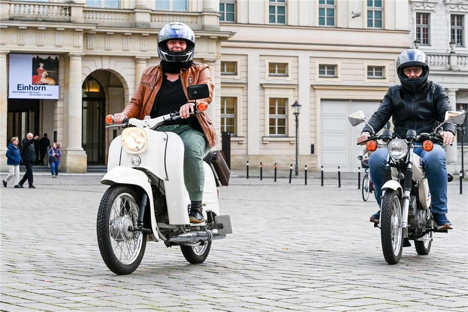 Die Fraktionen von SPD, BSW und CDU wollen die Zulassung reimportierter Simson-Mopeds erleichtern. Auch die AfD bringt einen Antrag dazu ein.Jens Kalaene/dpa