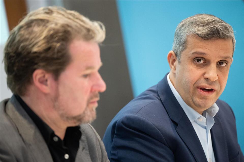 Die Fraktionschefs von CDU und SPD, Dirk Stettner und Raed Saleh, sind froh über die Verständigung über den milliardenschweren Berliner Doppelhaushalt. (Archivbild)Sebastian Gollnow/dpa