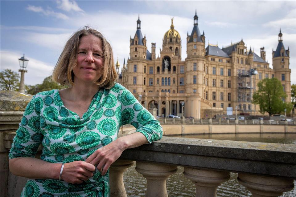 Die Fraktionsvorsitzende der Grünen im Schweriner Landtag, Constanze Oehlrich, sieht sich mit dem Vorwurf des Machtmissbrauchs konfrontiert. (Archivbild)Jens Büttner/dpa