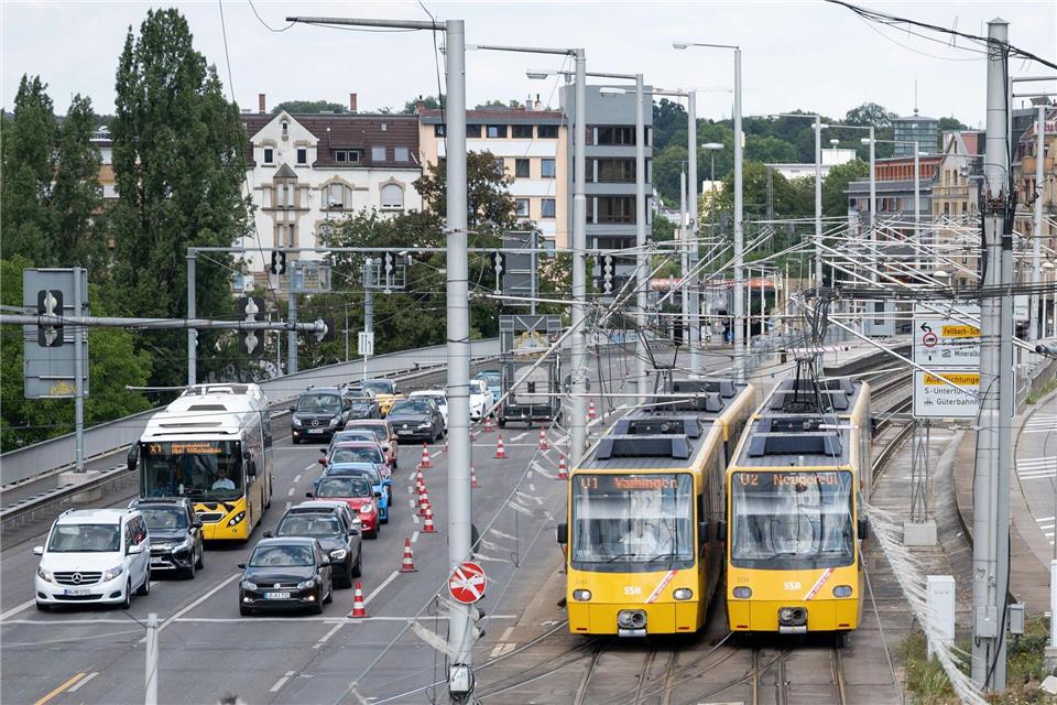 Die Frau ist mit ihrem Auto falsch abgebogen. (Symbolbild)Marijan Murat/dpa