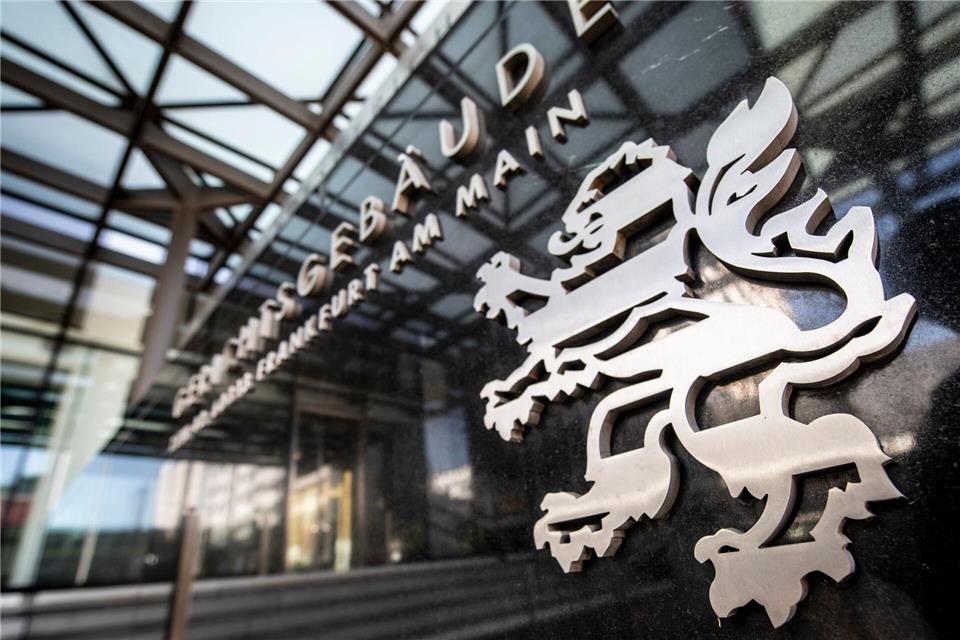 IS-Rückkehrerin in Frankfurt zu Bewährungsstrafe verurteilt Die Frau war bereits Zeugin bei anderen Prozessen gegen frühere IS-Mitglieder. (Symbolbild)Boris Roessler/dpa/dpa-tmn